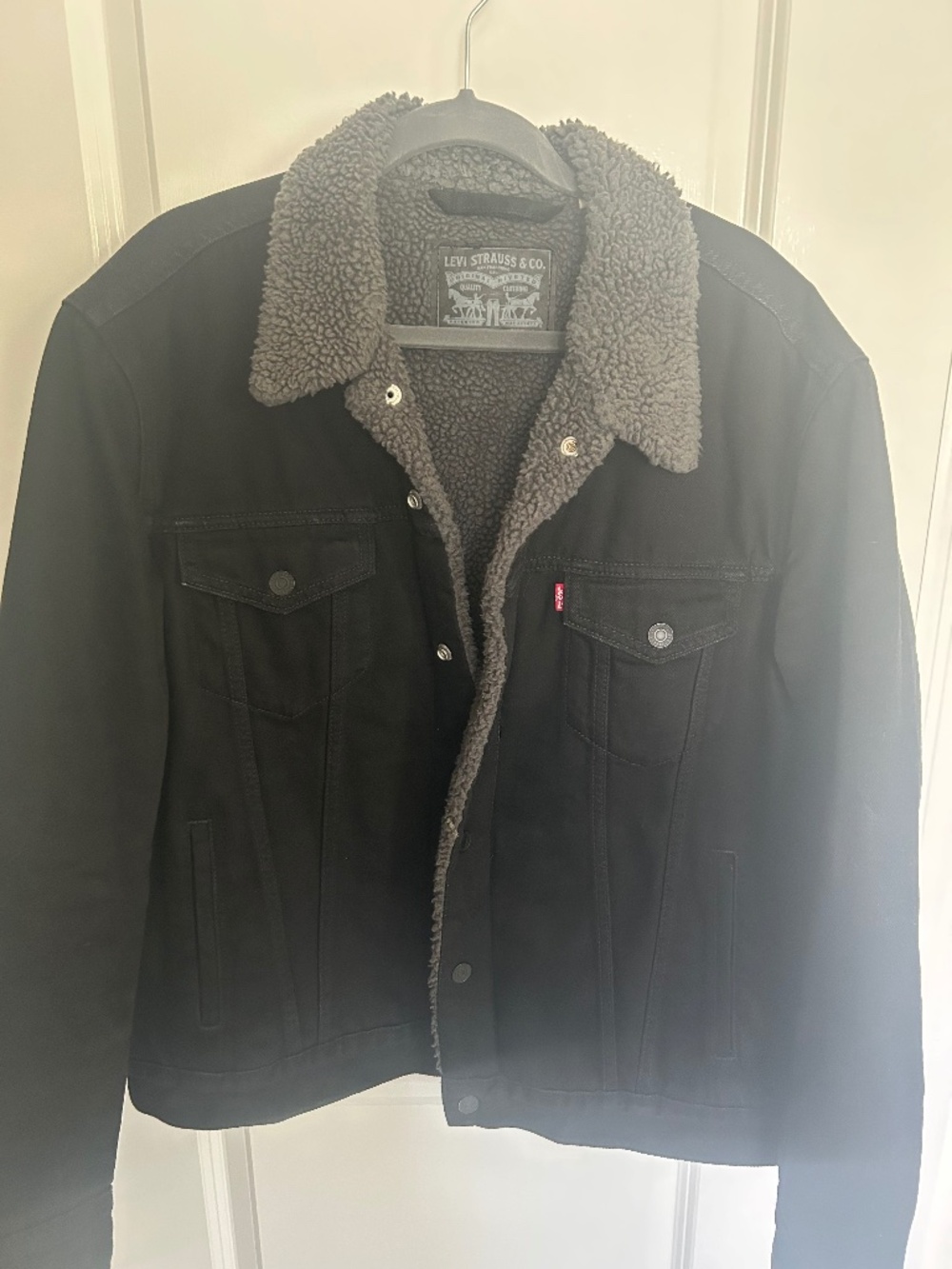 Levis Trucker Jean Jacket w Sherpa Lining; Large